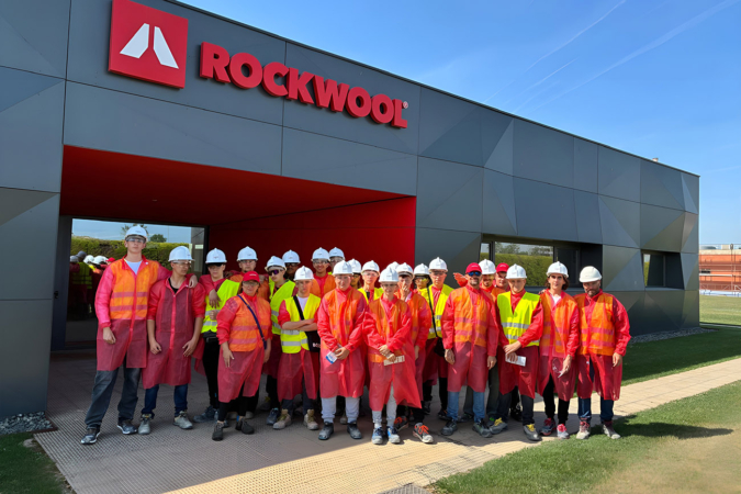 Rockwool abre su planta de Caparroso a futuros profesionales italianos de la construcción