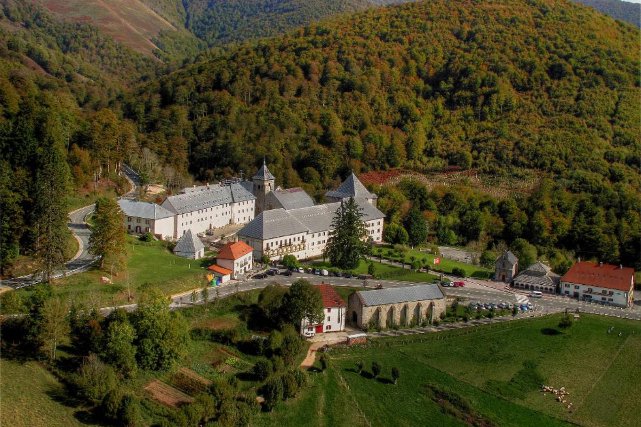 La iglesia Colegiata de Santa María fue construida durante el reinado en Navarra de Sancho VII el Fuerte.