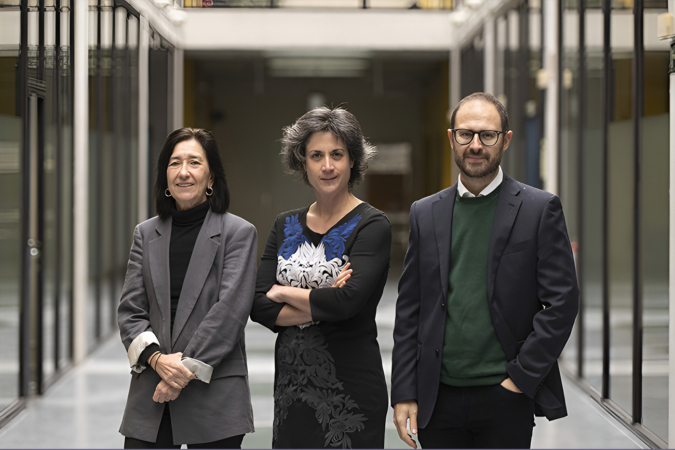 Tres investigadores de la UPNA, premiados por un estudio que vincula riesgos empresariales y previsiones financieras