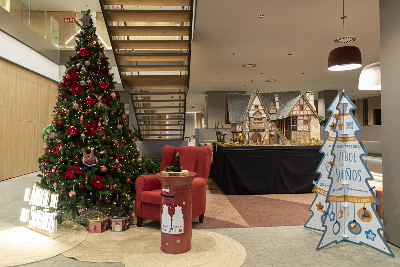 El Árbol de los Sueños es la iniciativa de CaixaBank para llevar regalos a niños en situación de vulnerabilidad.